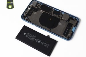 تعویض باتری iPhone XR